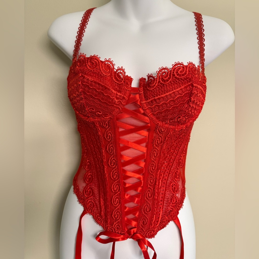 NWT Victoria Secret Elegant Red Laceโ Corset with buckle back